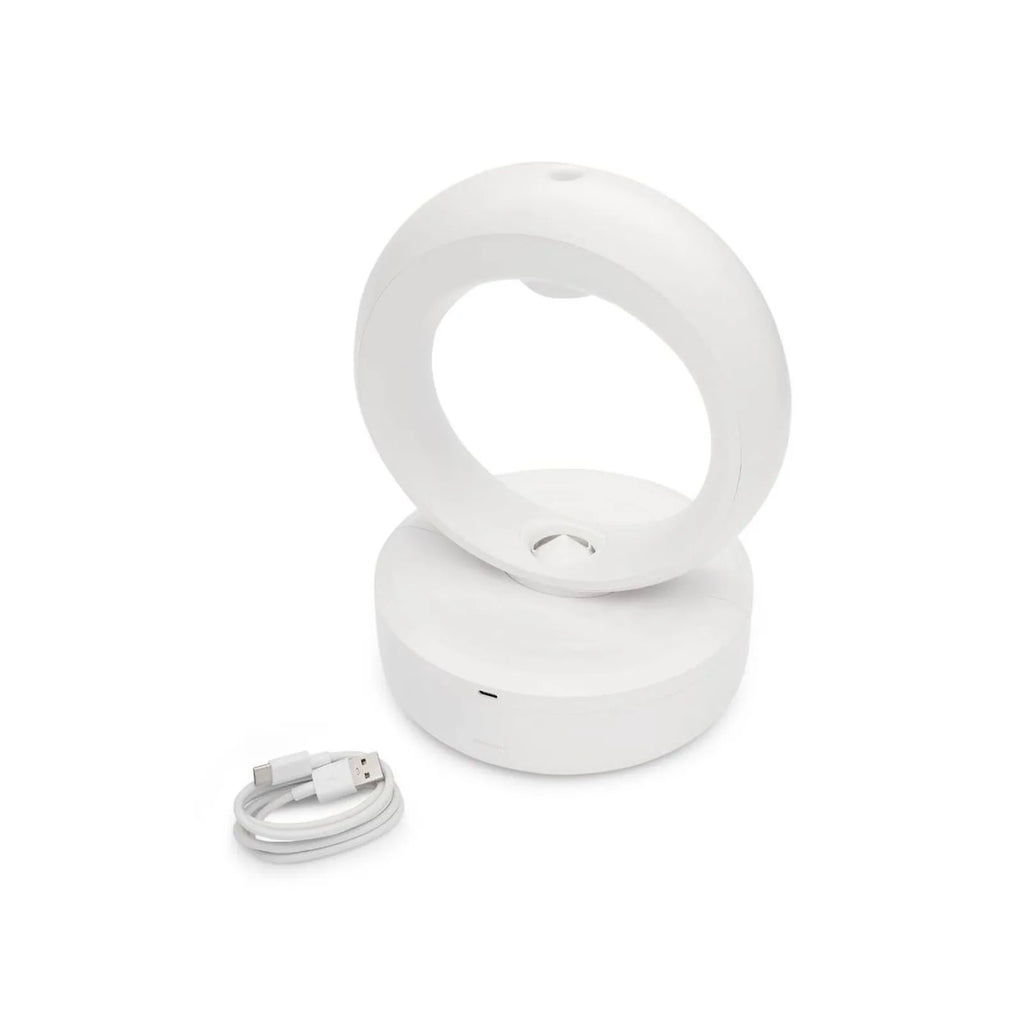 Anti-gravity humidifier for relaxation.